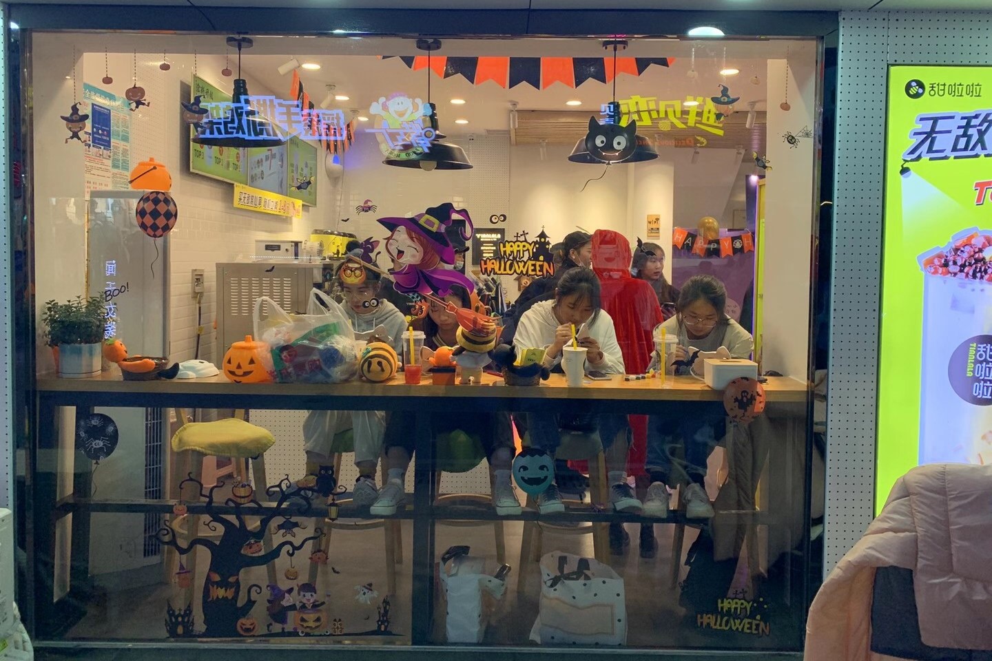 揭秘 | 甜啦啦萬(wàn)圣節(jié)魔法快閃店神秘亮相！