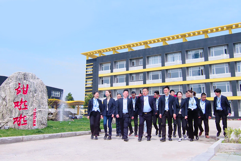 熱烈祝賀！甜啦啦創(chuàng)始人王偉榮獲“2020年度蚌埠市經(jīng)濟人物”