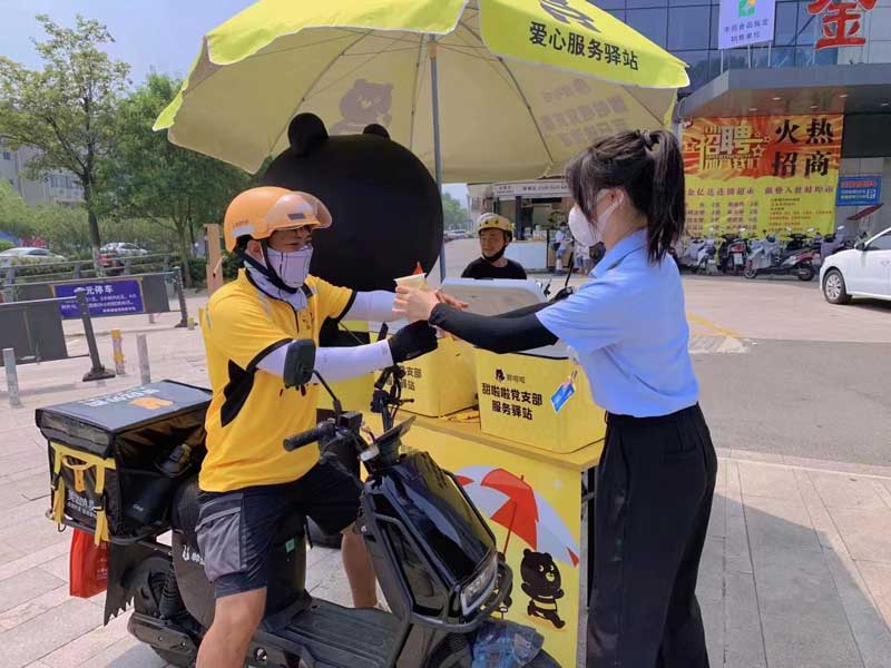 甜啦啦三伏天戰(zhàn)暑，累計送出100,000杯清涼飲品