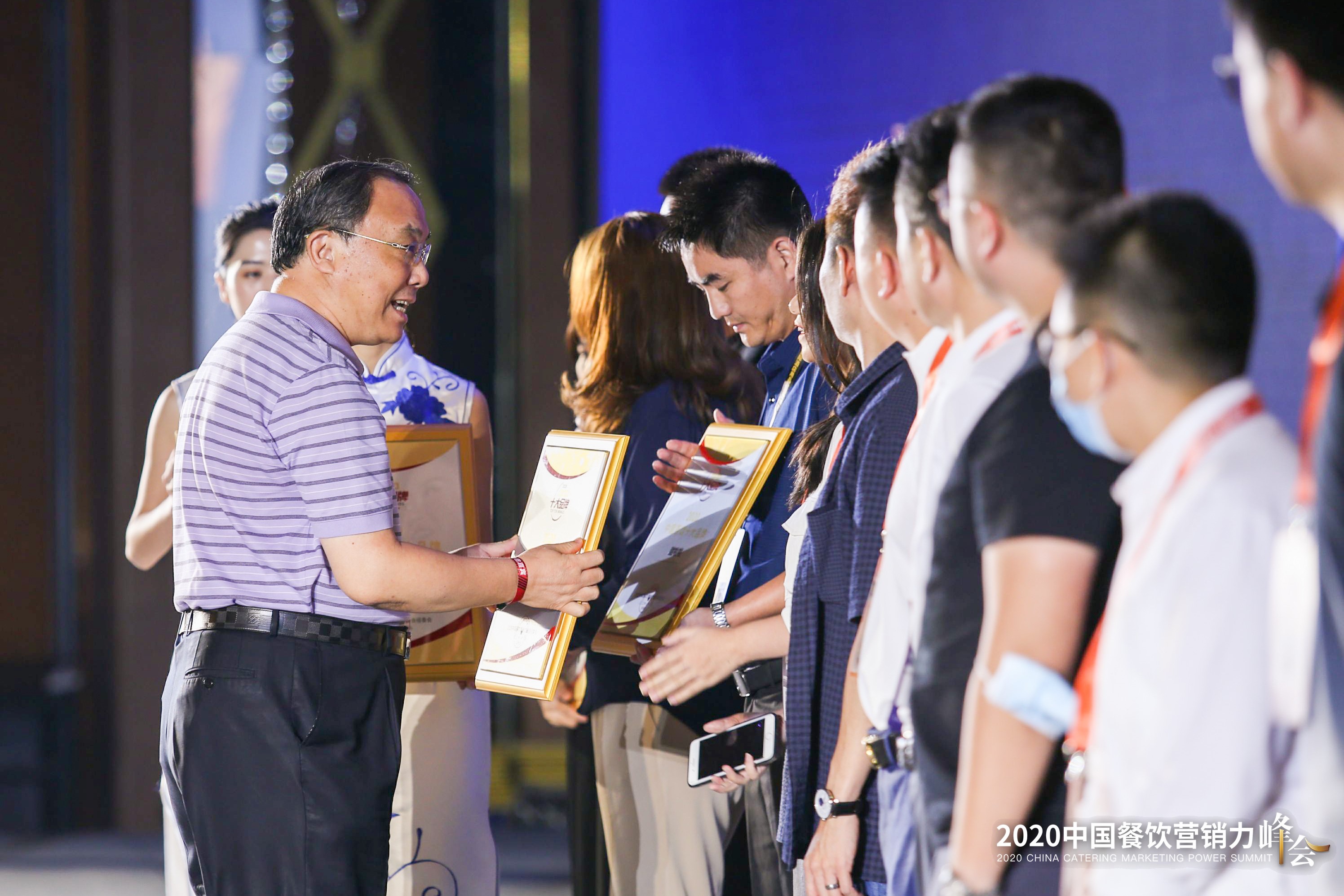 喜訊！甜啦啦榮獲“2020中國(guó)茶飲十大品牌”殊榮