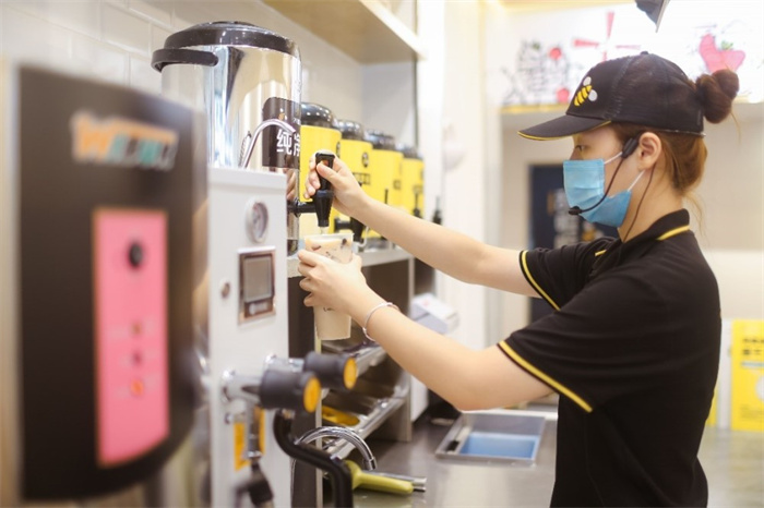 甜啦啦嚴(yán)格把控食品質(zhì)量守護(hù)“舌尖上的安全”