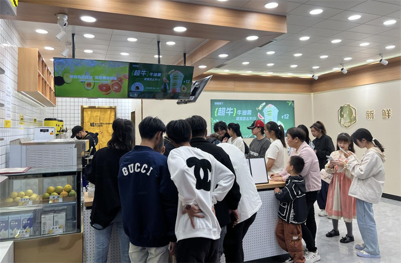 雙節(jié)假期新茶飲消費火熱，甜啦啦多門店銷量增長超300%